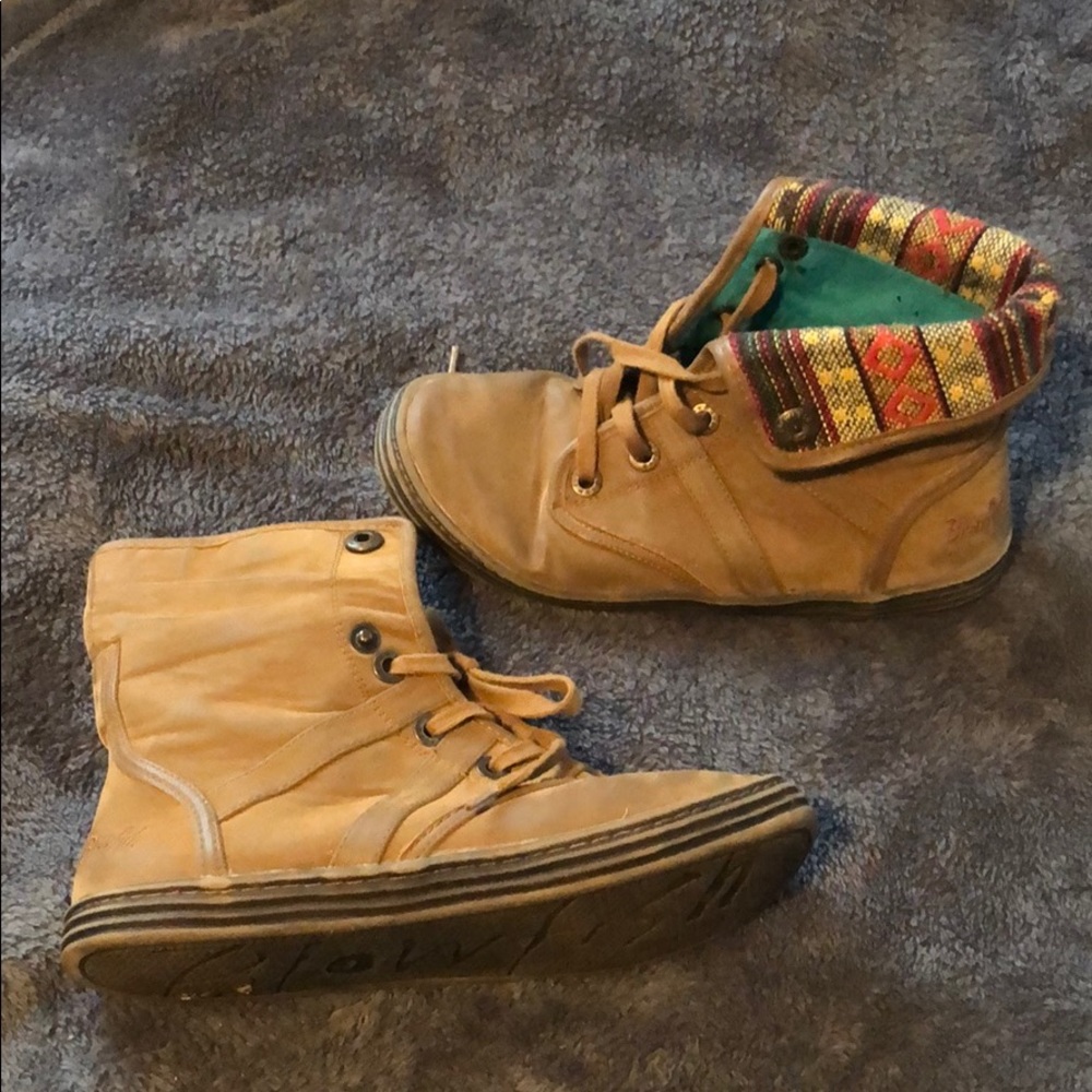 Tan Boots w/ Aztec Lining